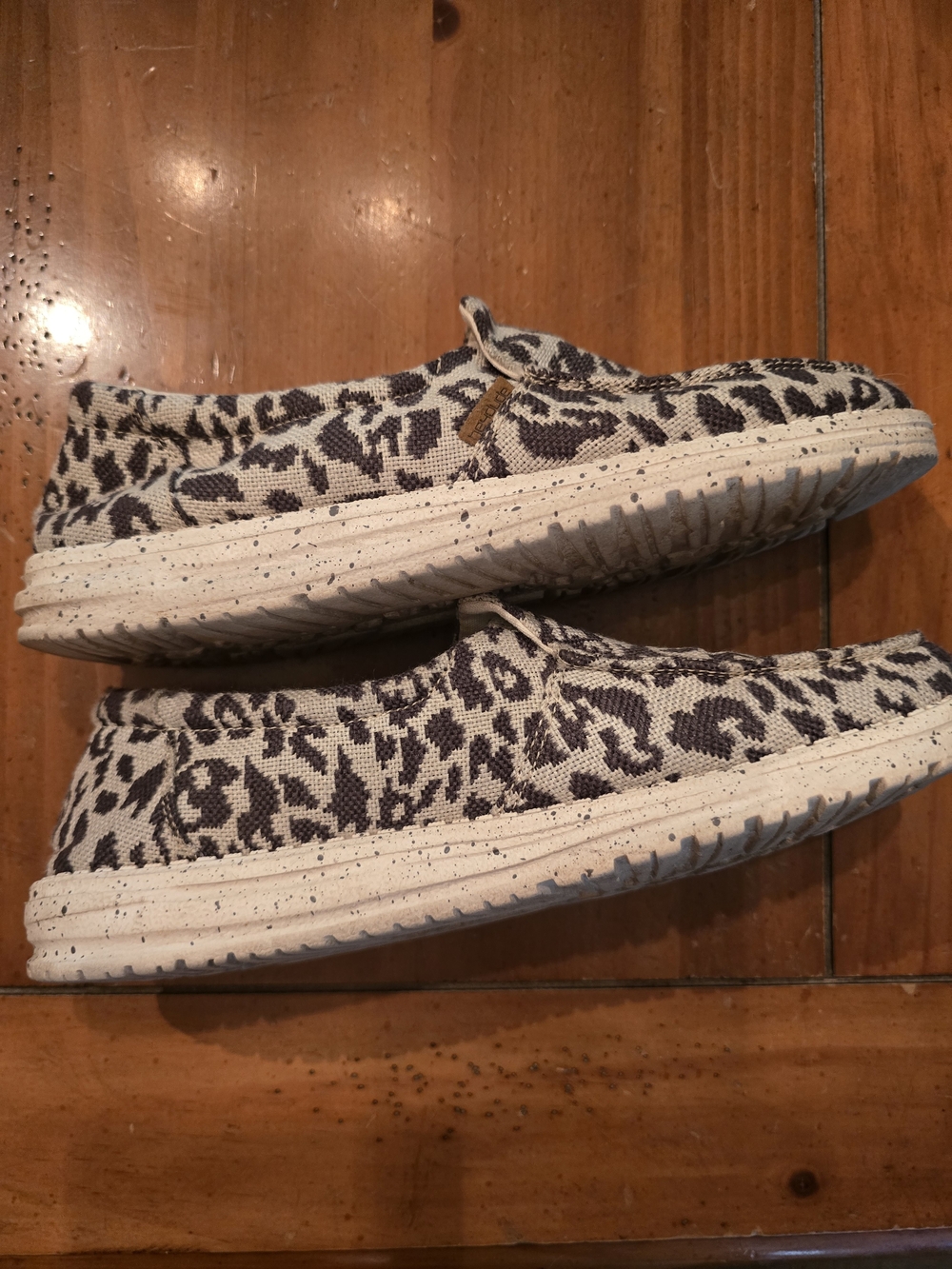 Hey Dude Size 9 Gray Leopard Print Slip-On Shoes - Picture 5 of 6